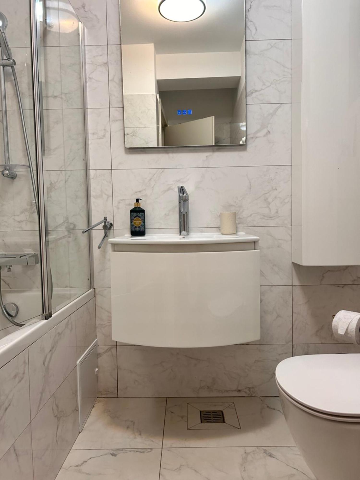 Elegance Apartment บูคาเรสต์ ภายนอก รูปภาพ